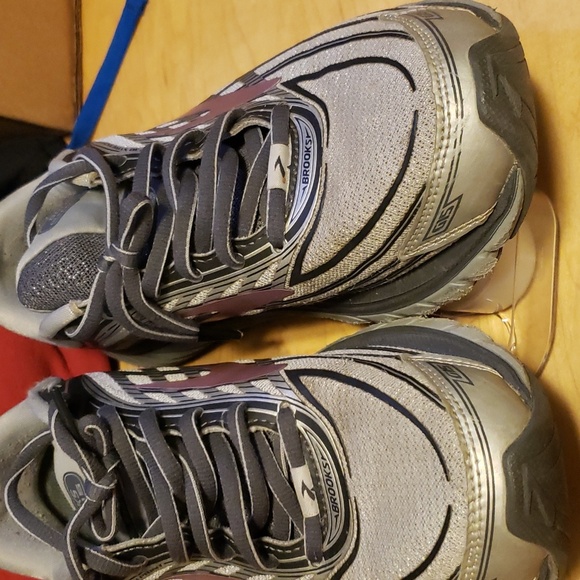 Brooks shoes - Picture 5 of 7